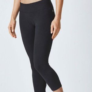 NWT Fabletics Powerhold Capri Salar Leggings in Black, XL